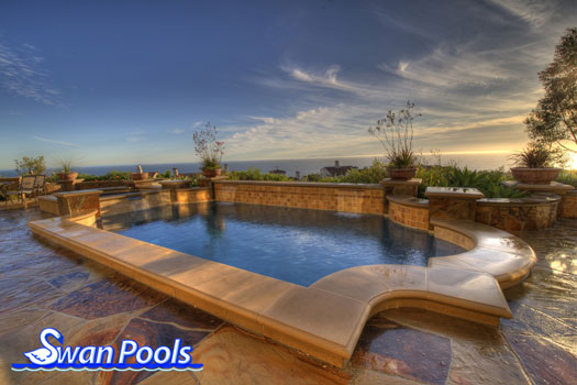 A perfect circle swimming pool and spa for a perfect evening of entertainment.